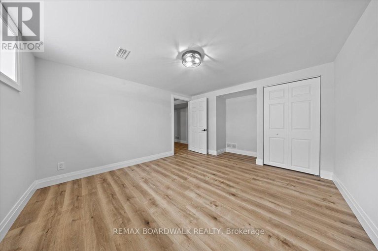 29447126/21-turtleback-way-drive/stittsville-south/ottawa/ontario/K2S1P8_63