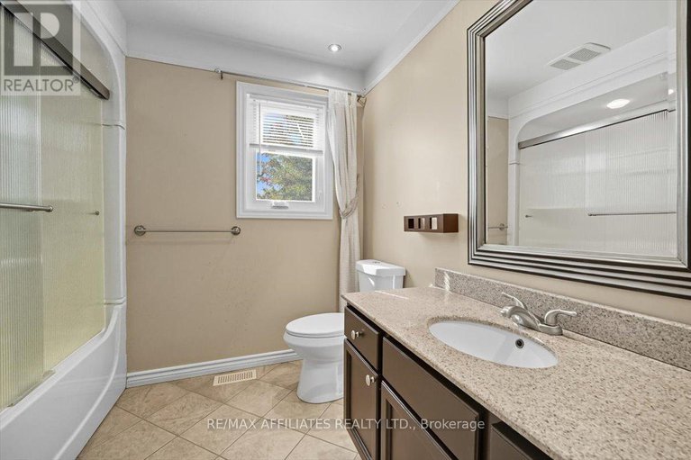 28952009/1010-plante-drive/hunt-clubwestern-community/ottawa/ontario/K1V9E6_25