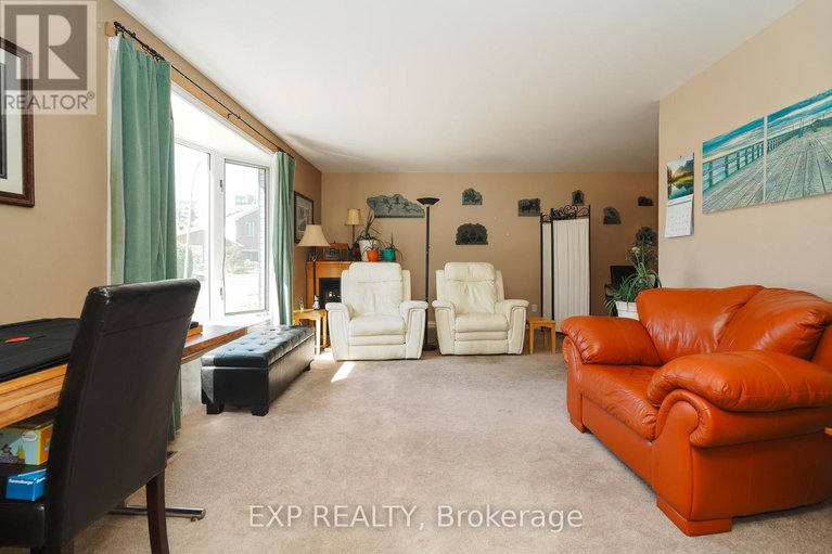 28800612/36-keewatin-crescent/borden-farmstewart-farmcarleton-heightsparkwood-hills/ottawa/ontario/K2E6Z1_4