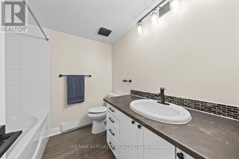 29001159/a-6643-bilberry-drive/convent-glen-north/ottawa/ontario/K1C4N5_21