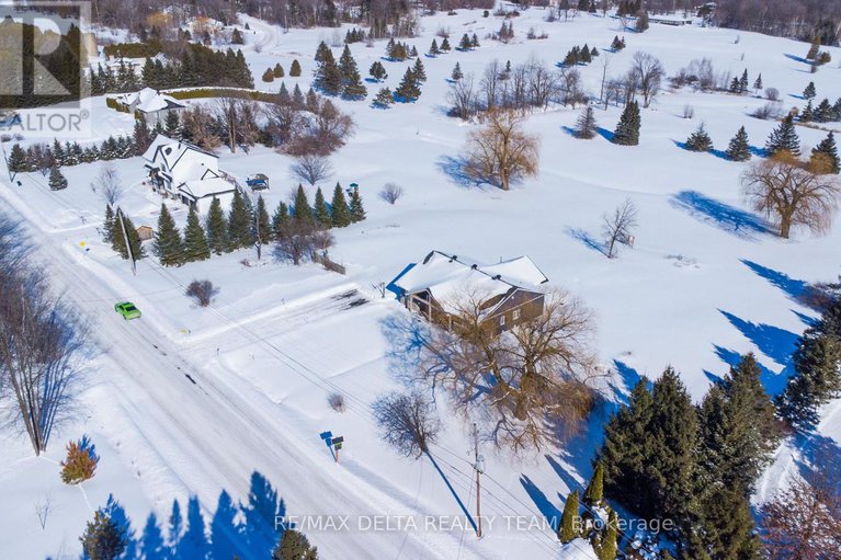 29366058/4645-mcneely-rd-road/sarsfieldbearbrook/ottawa/ontario/K4B1J1_32