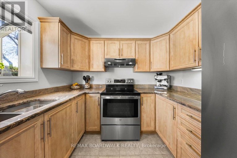 29633977/6241-st-albans-court/convent-glen-north/ottawa/ontario/K1C3C5_12