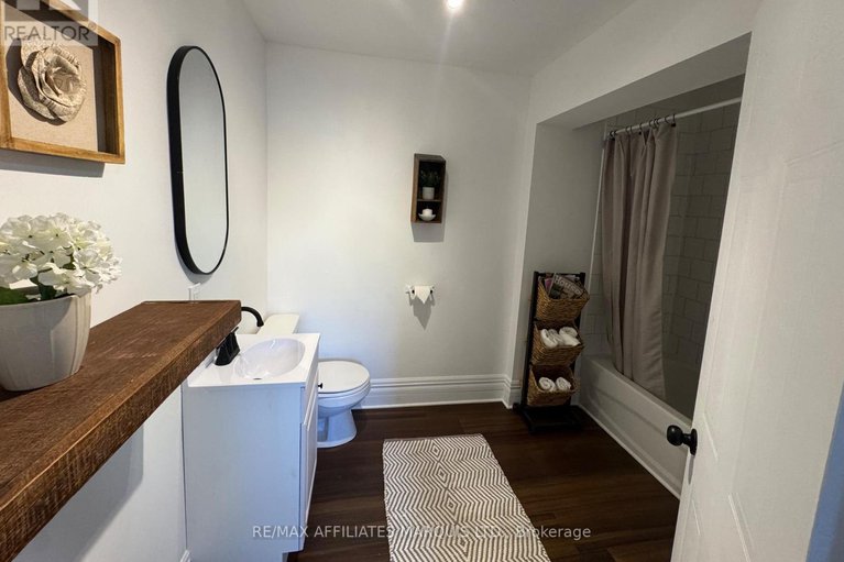 29078821/11-elgin-street-e/alexandria/north-glengarry/ontario/K0C1A0_21