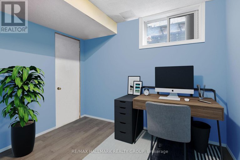 28763964/1598-hoskins-crescent/fallingbrookpineridge/ottawa/ontario/K4A2H8_21
