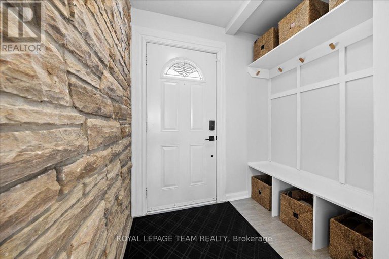 29297114/20-whitburn-crescent/crystal-beach/ottawa/ontario/K2H5K6_4