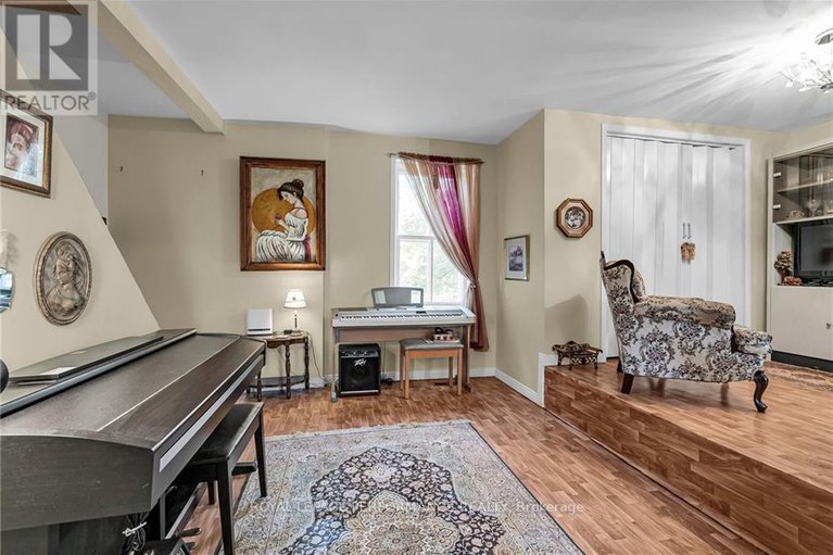 27561750/11-oak-street/lancaster/south-glengarry/ontario/K0C1N0_12