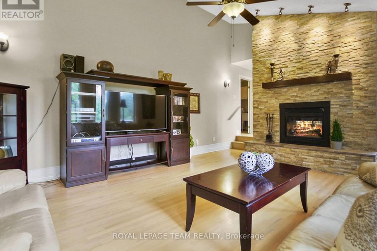 29069392/1105-cindy-hill-crescent/manotick-long-island-nicholls-island/ottawa/ontario/K4M1E8_21