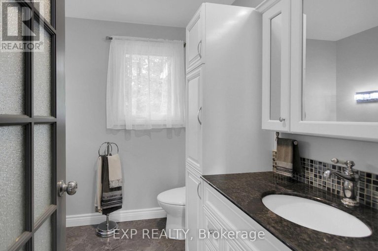 28340674/2001-neepawa-avenue/carlingwood/ottawa/ontario/K2A3L4_31