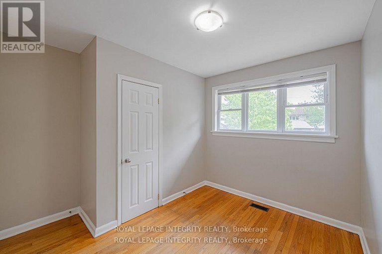 28557939/1695-gage-crescent-n/bel-air-heights/ottawa/ontario/K2C0Z7_19