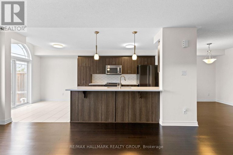 29121099/420-barrick-hill-road/emerald-meadowstrailwest/ottawa/ontario/K2M0H7_17