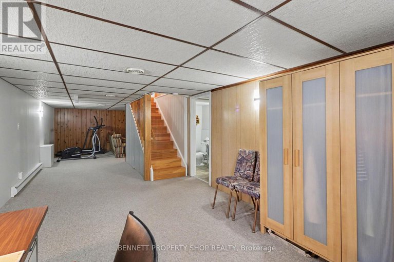 29401594/1503-blackheath-street/bilberry-creekqueenswood-heights/ottawa/ontario/K1E1K6_15