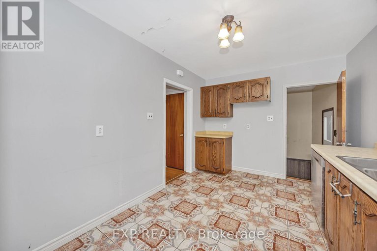 29071775/2393-sheldon-avenue/queensway-terrace-southridgeview/ottawa/ontario/K2C1K4_13