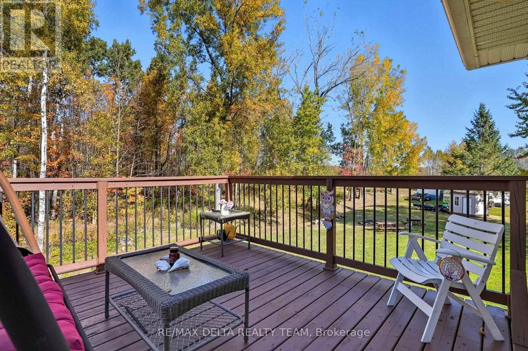 29027836/1099-des-erables-court/clarencerockland-twp/clarence-rockland/ontario/K4K1K9_18