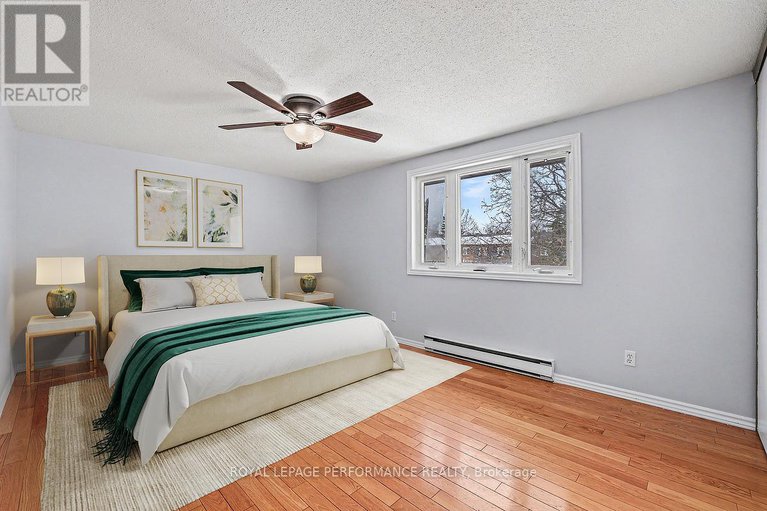 29446778/1367-cedarcroft-crescent/pineview/ottawa/ontario/K1B5G8_29