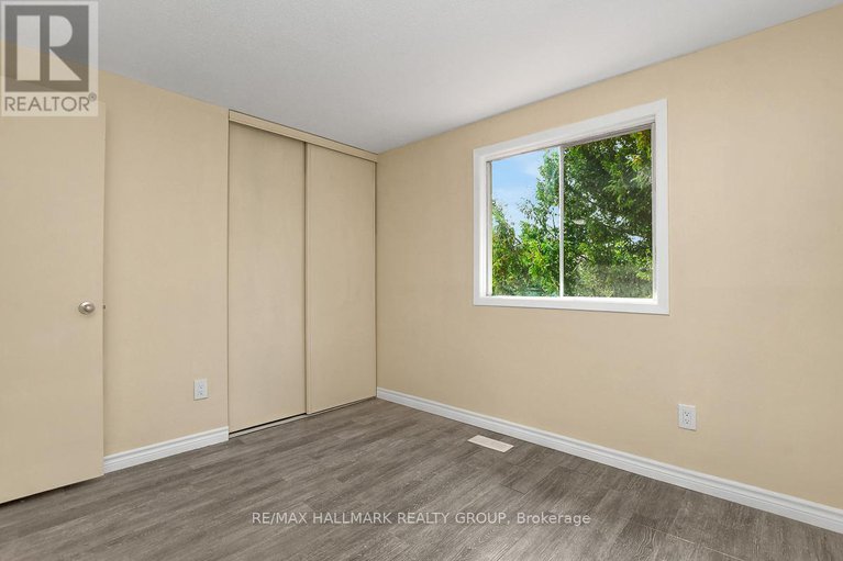 28845006/44-turret-court/glencairnhazeldean/ottawa/ontario/K2L2L1_20