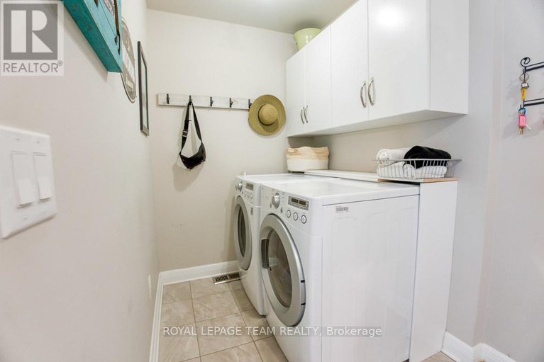 28955797/107-kitsilano-court/bruce-farmgraham-parkqualicumbellands/ottawa/ontario/K2H0B5_12