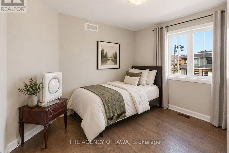 29672100/336-barrett-farm-drive/blossom-parkkemp-parkfindlay-creek/ottawa/ontario/K1T0X8_23