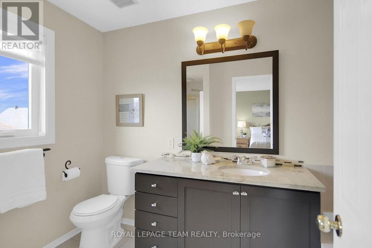 28277167/484-meadowbreeze-drive/emerald-meadowstrailwest/ottawa/ontario/K2M2T6_18