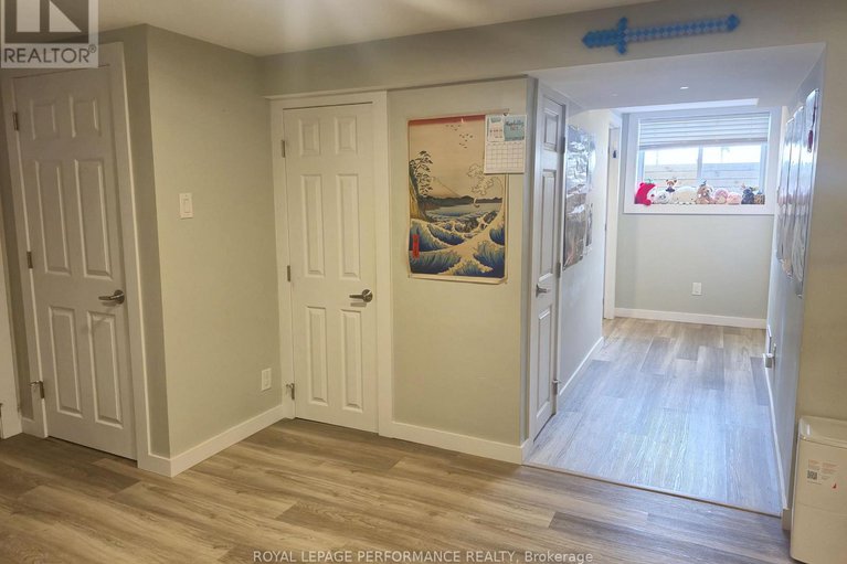 29035892/2529-roman-avenue/queensway-terrace-north/ottawa/ontario/K2B7X8_29