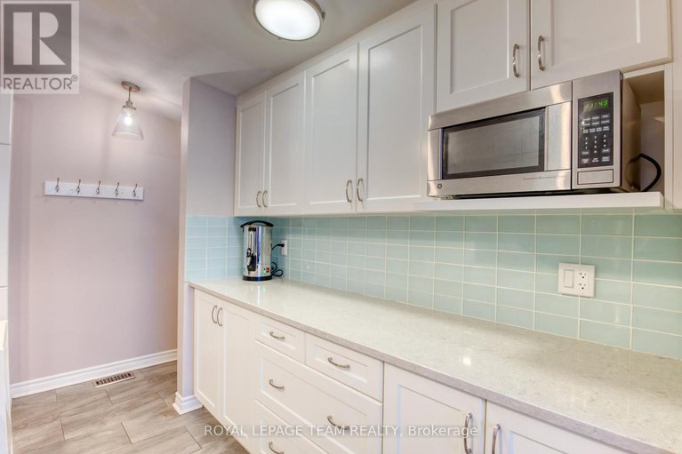 29145085/2010-featherston-drive/urbandale-acres/ottawa/ontario/K1H6P9_8