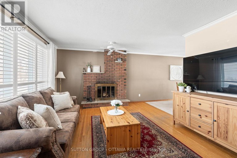 28296607/6489-rideau-valley-drive-n/manotick-south-to-roger-stevens/ottawa/ontario/K4M1B3_4