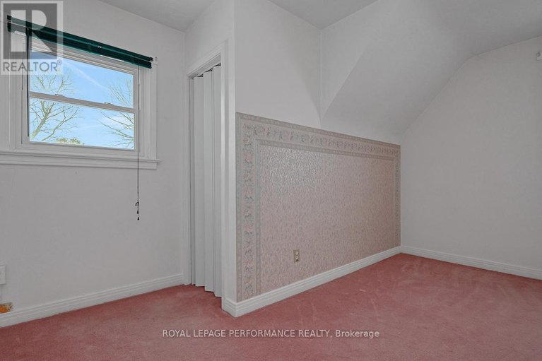 29403056/540-alesther-street/overbrookcastle-heights/ottawa/ontario/K1K1J3_29