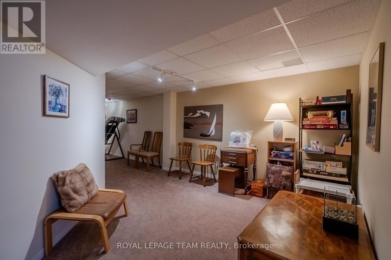 29296774/118-seabrooke-drive/glencairnhazeldean/ottawa/ontario/K2L2R4_32