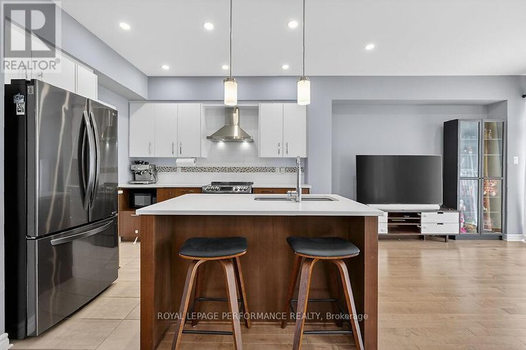 29690185/790-cairn-cres-crescent-e/mer-bleuebradley-estatesanderson-park/ottawa/ontario/K1W0P7_14