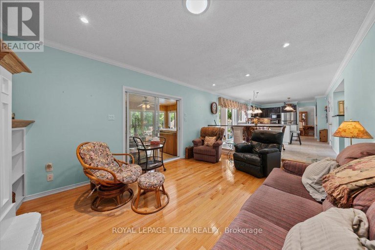 28487091/17-stonehedge-parkway/bayshore/ottawa/ontario/K2H8Z3_23