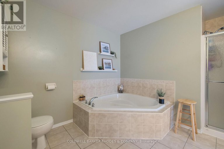 29079890/175-destiny-private/fallingbrookgardenway-south/ottawa/ontario/K4A0K6_32