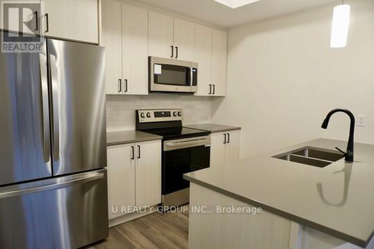 29048683/639-corporal-private/blossom-parkkemp-parkfindlay-creek/ottawa/ontario/K1X0M7_8