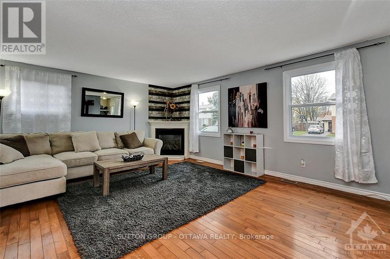 28764134/20-dundegan-drive/glencairnhazeldean/ottawa/ontario/K2L1P8_4