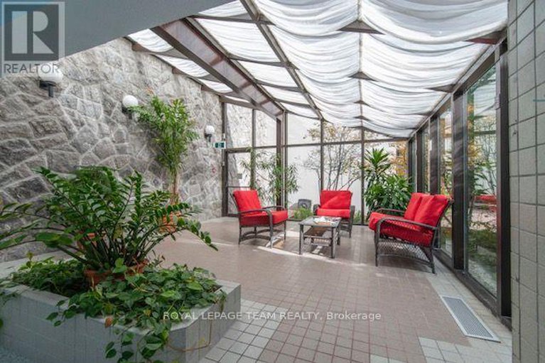 29414211/1803-1480-riverside-drive/riverview-park/ottawa/ontario/K1G5H2_24