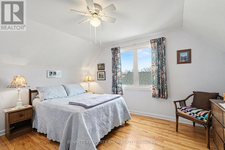 29640323/1953-saunderson-drive/elmvale-acresurbandale/ottawa/ontario/K1G2C8_13