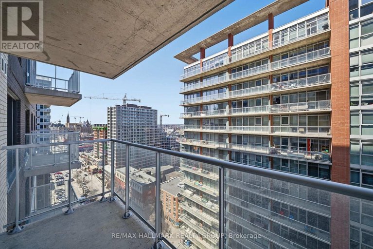 29589401/1703-180-george-street/lower-townbyward-market/ottawa/ontario/K1N0G8_10