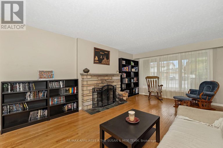 28906635/596-dickinson-avenue/riverside-park-south/ottawa/ontario/K1V7J4_10