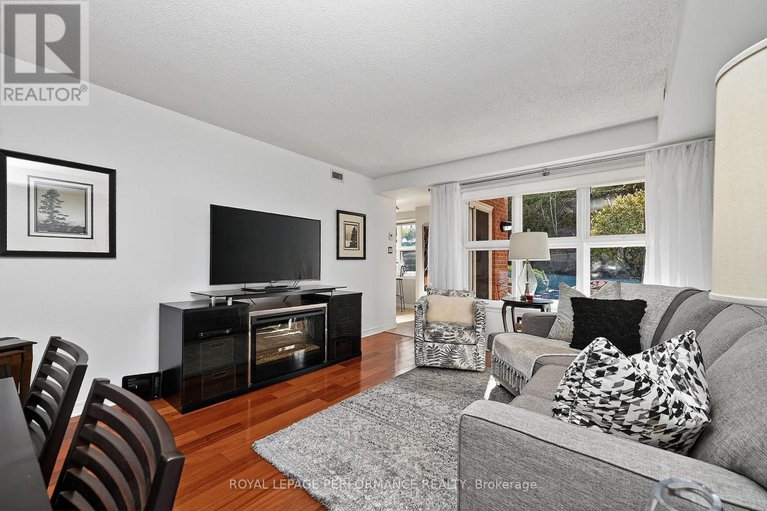 28999707/203-120-darlington-private/hunt-clubwestern-community/ottawa/ontario/K1V0X5_10