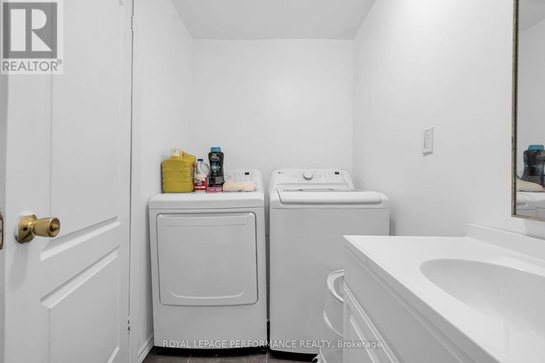 28536713/149-dominion-street-s/alexandria/north-glengarry/ontario/K0C1A0_18