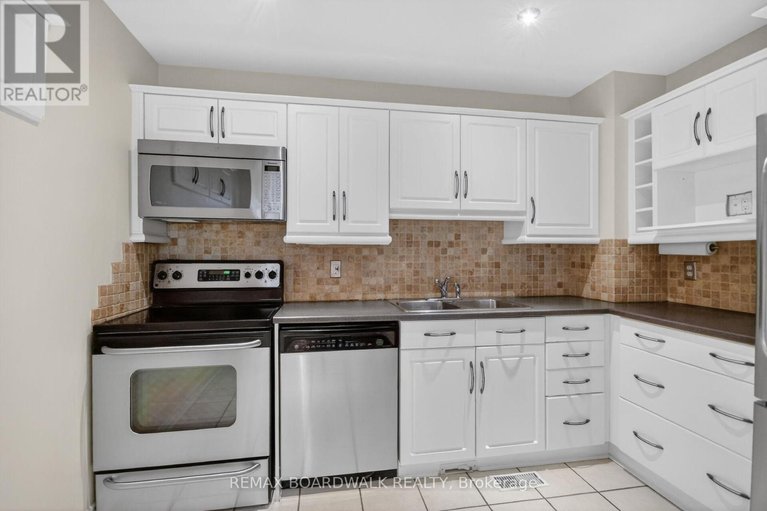 29631192/10-47-sunridge-lane/on-the-green/ottawa/ontario/K2J2N9_20