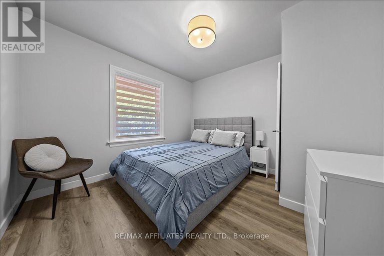 28869216/381-spartan-avenue/vanier/ottawa/ontario/K1K1J6_17