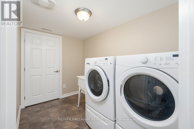 28978296/601-foxlight-circle/emerald-meadowstrailwest/ottawa/ontario/K2M0L9_4