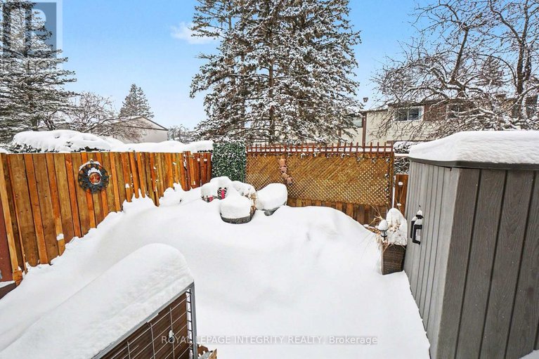 29296449/61-2003-falkirk-crescent/blackburn-hamlet-south/ottawa/ontario/K1B4Y8_29