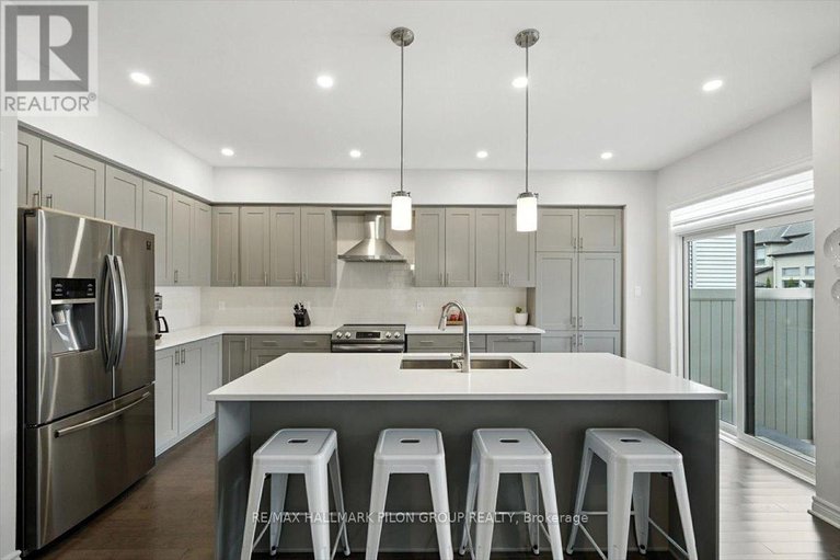 28722166/391-cornice-street/mer-bleuebradley-estatesanderson-park/ottawa/ontario/K1W0P7_4