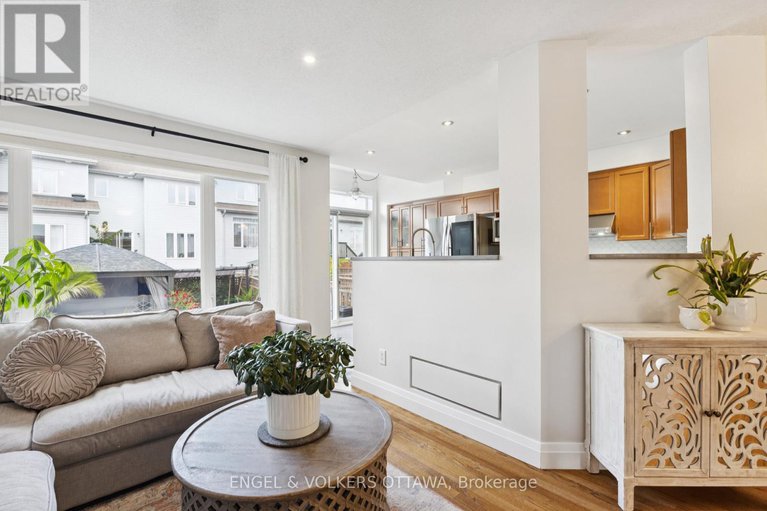 28783227/247-rolling-meadow-crescent/mer-bleuebradley-estatesanderson-park/ottawa/ontario/K1W0A8_14