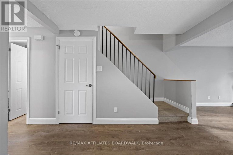 28857204/6482-bilberry-drive/convent-glen-north/ottawa/ontario/K1C4N8_12