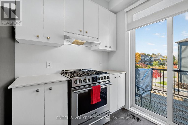 29023923/827-kiniw-private-se/cfb-rockcliffe-and-area/ottawa/ontario/K1K5A3_7