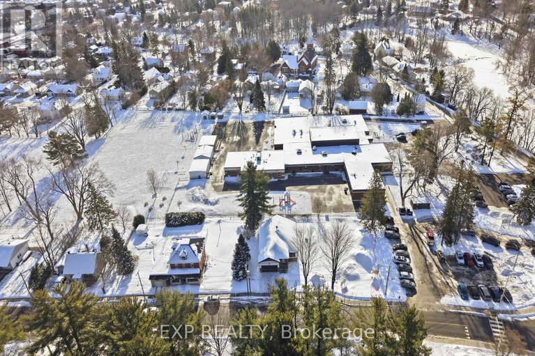 29612429/53-craig-street/village-of-russell/russell/ontario/K4R1A6_34