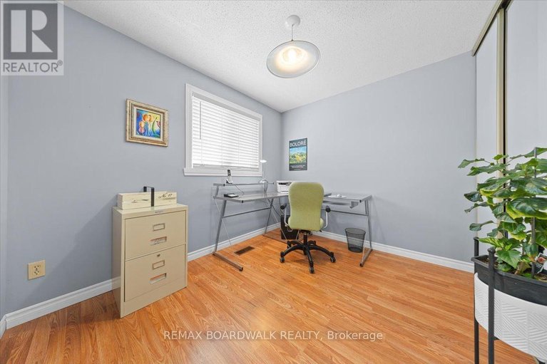 29646318/1594-meadowfield-place/chapel-hill/ottawa/ontario/K1C5V6_33