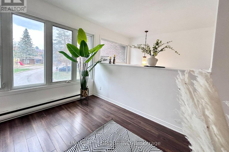 29032886/2064-eric-crescent/pineview/ottawa/ontario/K1B4P4_18