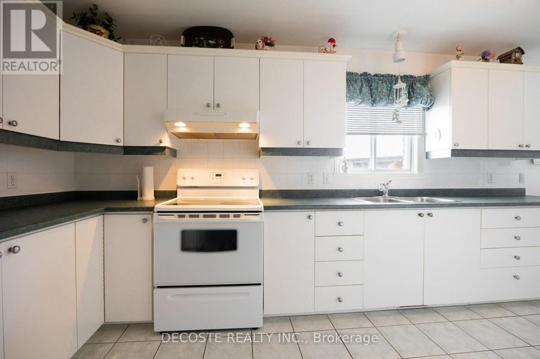 29406829/35-sandfield-avenue-n/alexandria/north-glengarry/ontario/K0C1A0_12